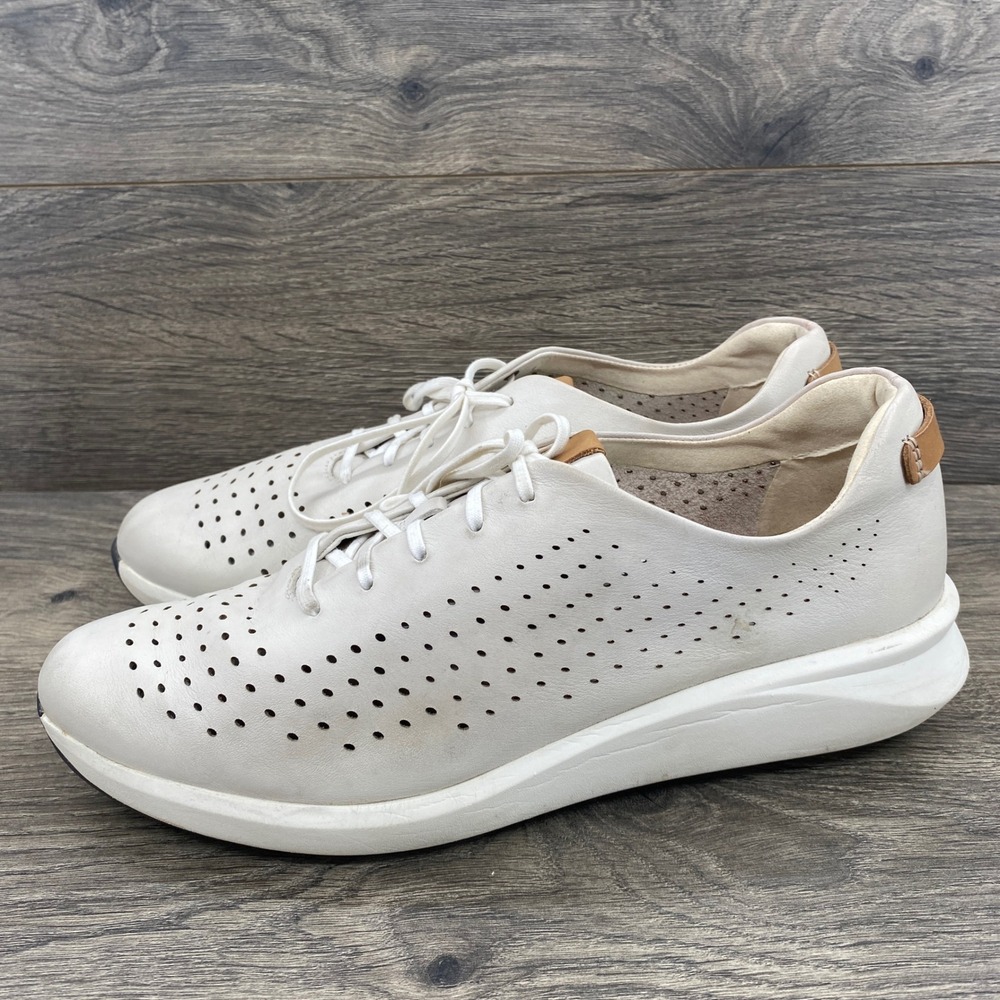 Clarks Un Rio Tie Sneaker Womens 10 Wide Off White Perforated Leather Low Top